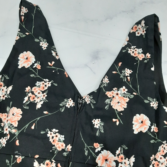 Torrid Floral Pleated Front Swing Dress NWT - Picture 5 of 6